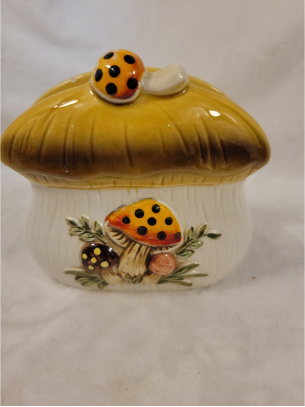 VINTAGE 1983 SEARS & ROEBUCK MUSHROOM NAPKIN HOLDER FLAWED